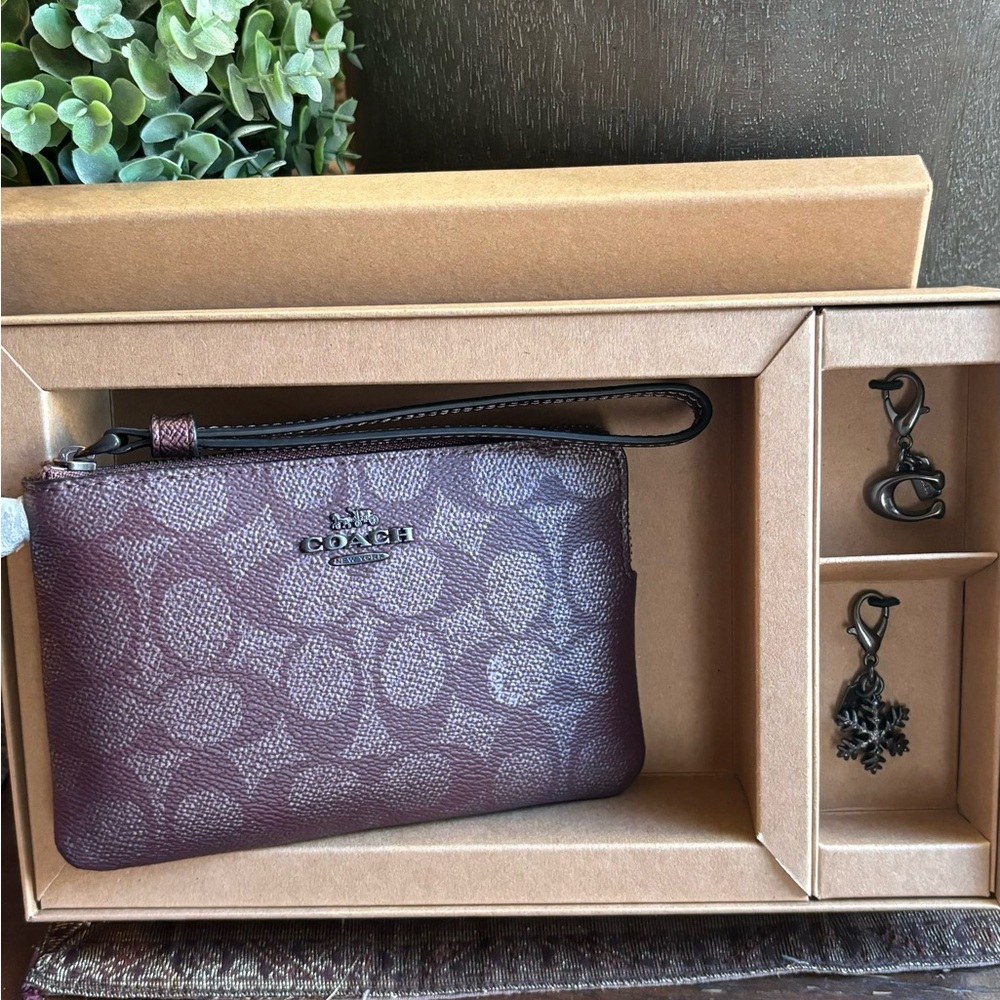 Authentic COACH signature shimmery Leather wristlet and 2 charms set in box 🎁